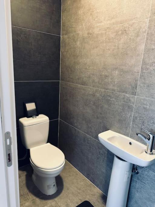 Priam Apartment Pristina Eksteriør bilde