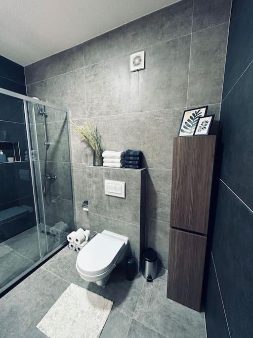 Priam Apartment Pristina Eksteriør bilde