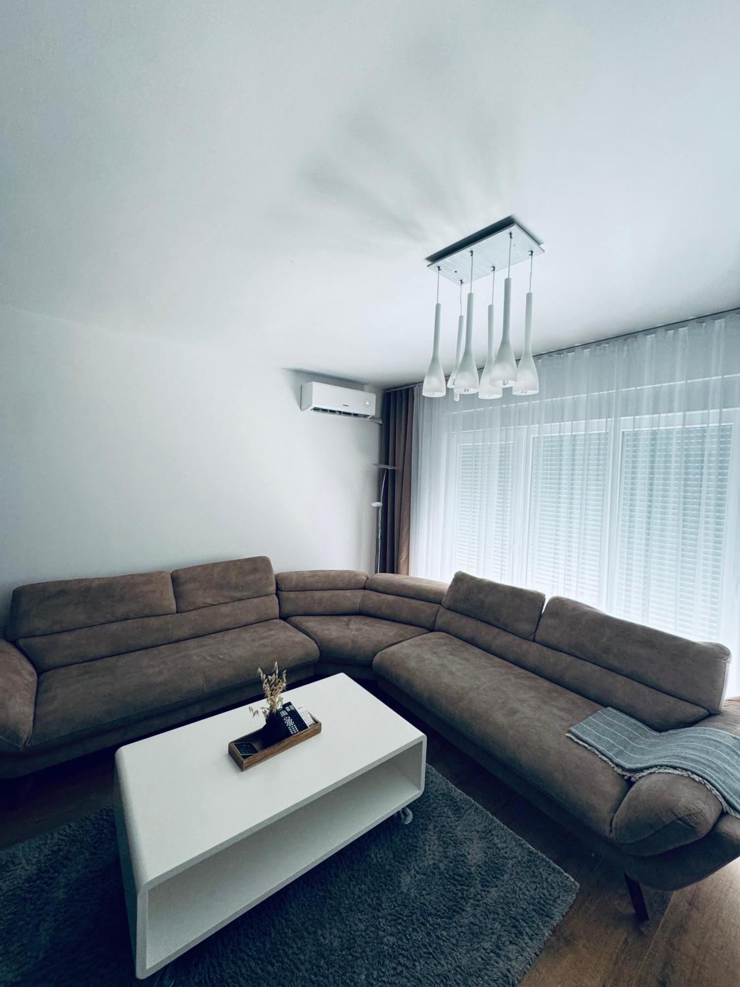 Priam Apartment Pristina Eksteriør bilde